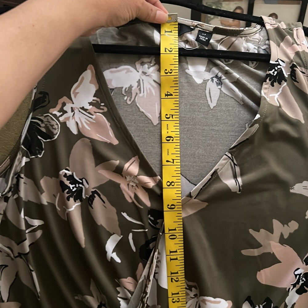 By Giuliani Floral Jumpsuit in Olive and Pink with pockets faux wrap size L - Picture 10 of 12